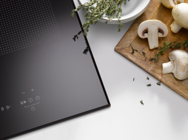 Панель конфорок KM6381 FACETTE